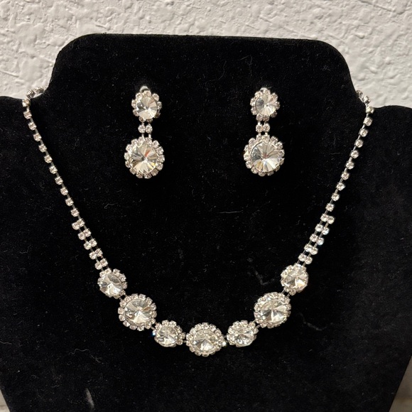 Jewelry - Silver Rhinestone Jewelry Set